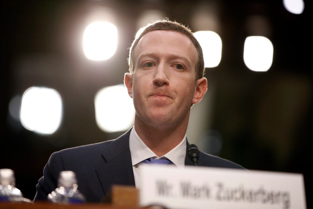 Facebook-sjef Mark Zuckerberg før høringen i Senatet tidligere i april.
