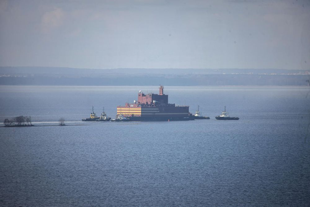 Verdens første flytende kjernekraftverk seiler i neste uke gjennom dansk og norsk farvann på sin ferd fra St. Petersburg til Murmansk.