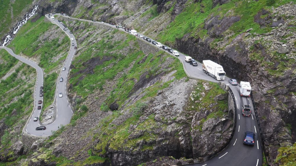 En 11 kilometer lang strekning på Trollstigplatået er helt uten mobildekning. Det skaper problemer hver gang det skjer uhell eller ulykker på den kjente turistvegen. 