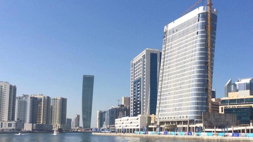 Bygningen «The Pad» i Dubai ferdigstilles i 2018. Arkitekten James Law har latt seg inspirere av Apples Ipod og har stappet bygget fullt av teknologiske løsninger.