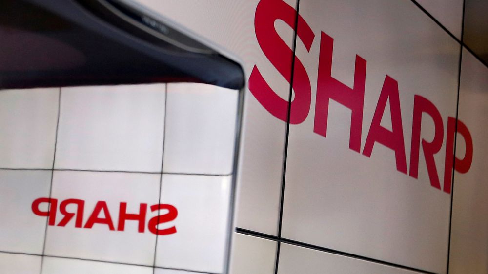 Sharp er tilbake som pc-produsent etter overtakelsen av pc-divisjonen til kriserammede Toshiba.