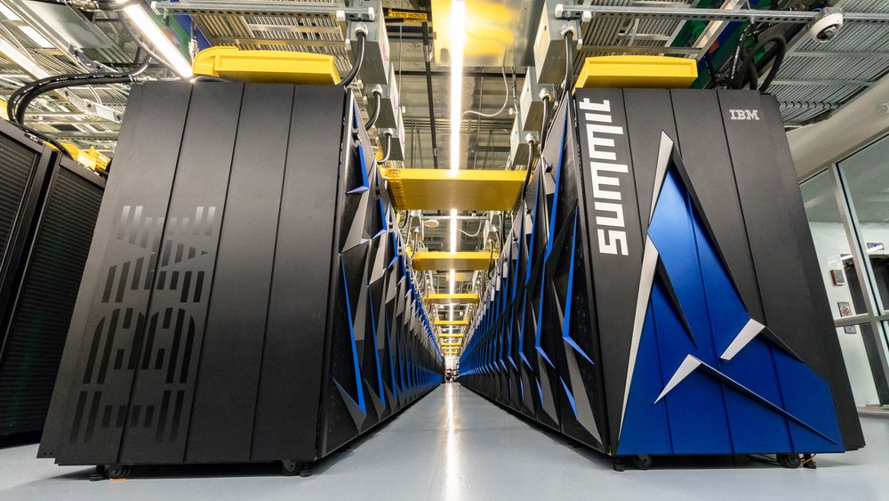 Superdatamaskinen Summit hos Oak Ridge National Laboratory beholder førsteplassen på den nye listen.