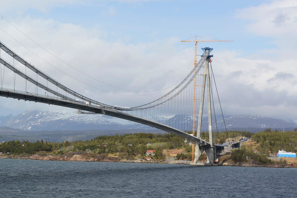 Blir ikke navnet allikevel Hålogalandsbrua, men mer geografisk riktig ligger ved bunnen av Ofotfjorden?