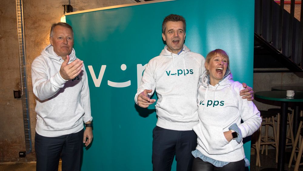 Vipps-sjef Rune Garborg sammen med Elisabeth Haug og DNB-topp Rune Bjerke til venstre.