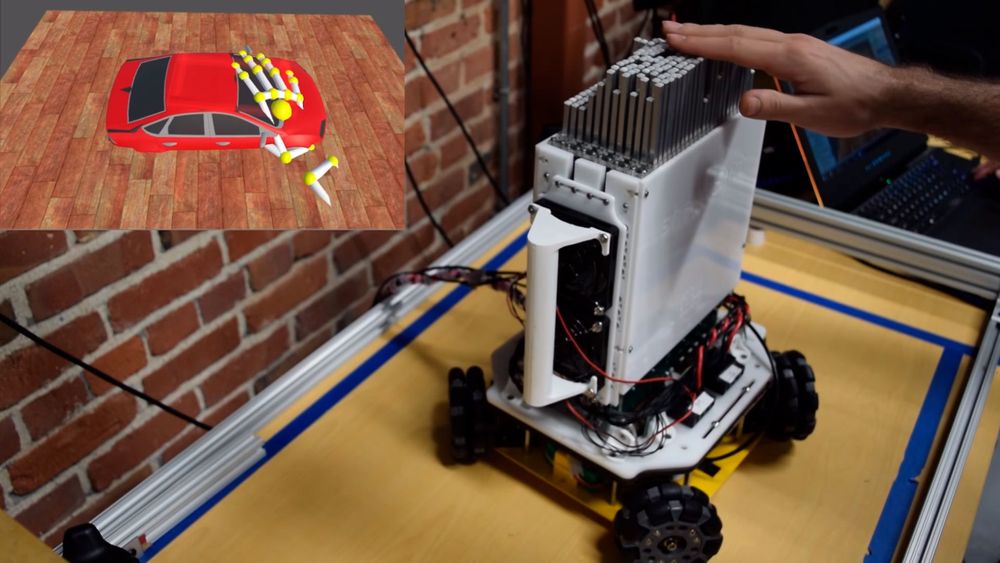 Et virtuelt objekt vises på en mekanisk formviser.