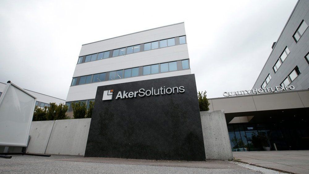 Aker Solutions varslet selv Politiets sikkerhetstjeneste (PST) om mistenkelig atferd hos en av sine ansatte. Mannen er nå terrortiltalt og rettssaken starter i august. 