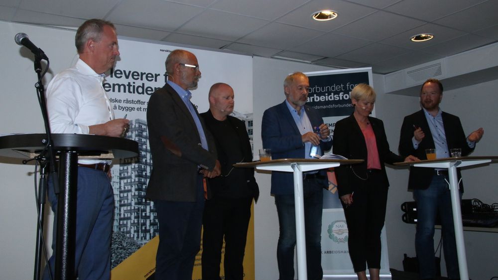 Det var tidvis høy temperatur under debattmøtet om mineralnæringens fremtid i Norge. 