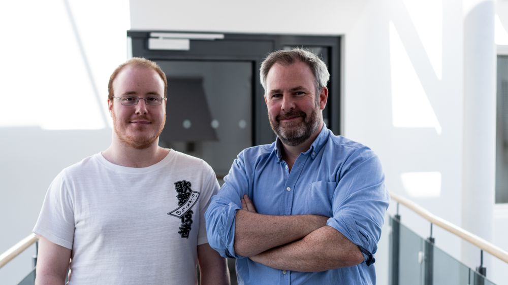 Nicolas Roblin (programmeringssjef) og Gavin Wheelan (kunstnerisk sjef) i spillselskapet Funcom.