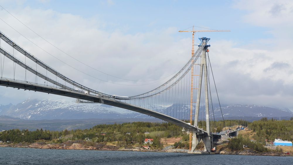 Byggingen av Hålogalandsbrua har ikke gått problemfritt. 