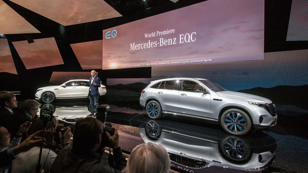 Daimler-sjef Dieter Zetsche presenterer EQC.