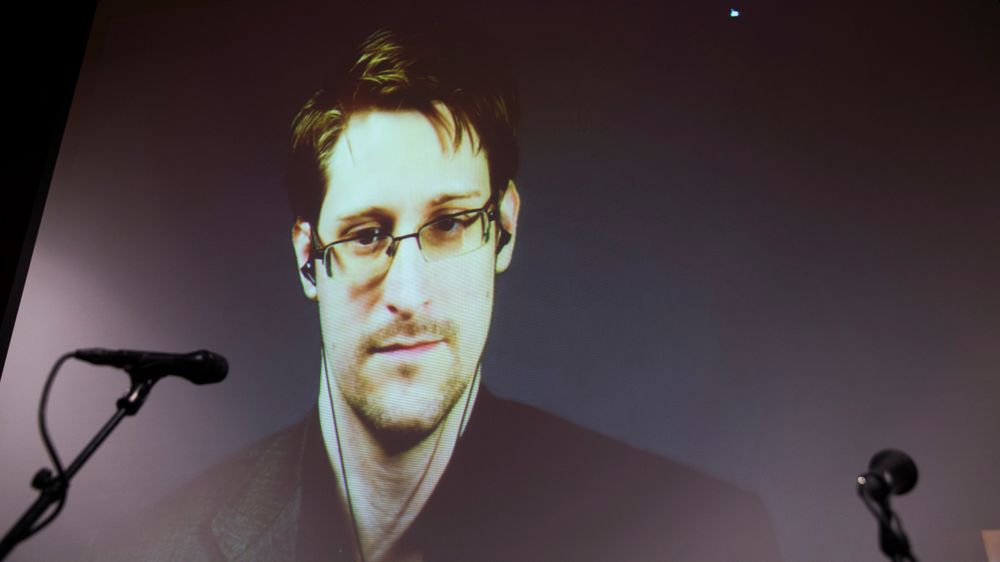 Edward Snowden lekket i 2013 store mengder etterretningsopplysninger. Bildet er fra et arrangement i Oslo i 2016 der Snowden deltok via videolink.