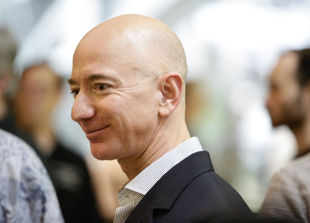 DELER AV FORMUEN: Jeff Bezos blir filantrop.