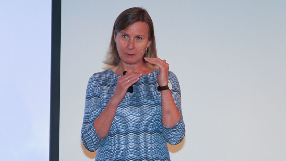 Nkom-sjef Elisabeth Aarsæther bidrar gjerne til å "oppklare eventuelle misforståelser" i kommunikasjonen mellom mobiloperatørene og Forsvarsbygg. 