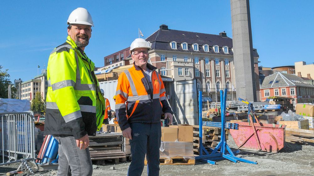 Prosjektleder for Trondheim kommune, Gunnar Klokkerhaug og Bjorn Storsve fra Sobstad AS pa byggeplassen