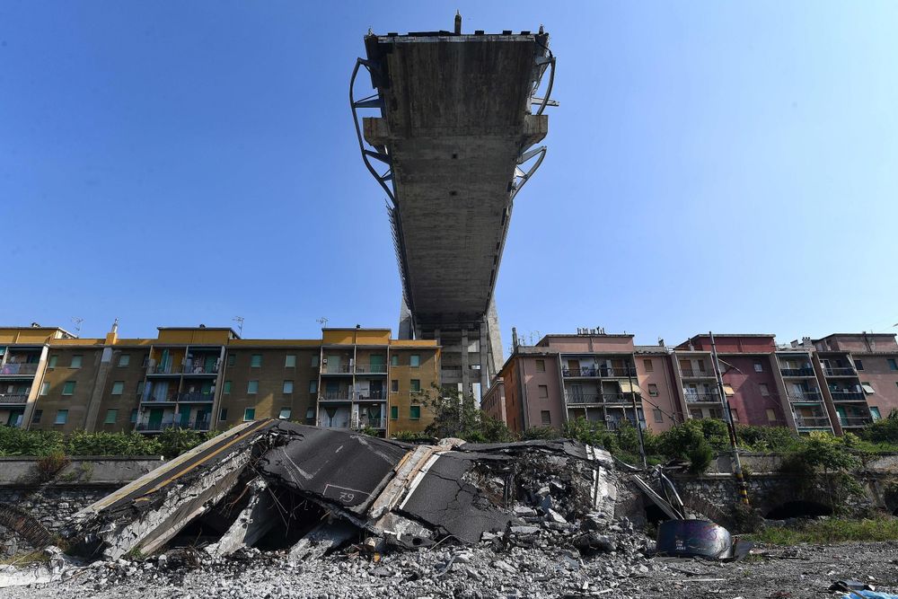 Det italienske transportdirektoratet offentliggjorde tirsdag en rapport om Morandi-broen i Genova, som kollapset 14. august i år. 43 personer omkom. Rapporten kartlegger forløpet fram til ulykken.