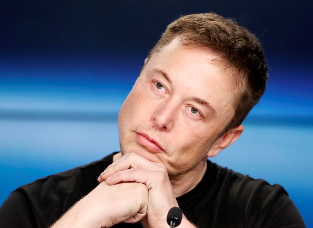 TØFFE TIDER: Elon Musk får også en saftig bot etter sitt børsutspill.