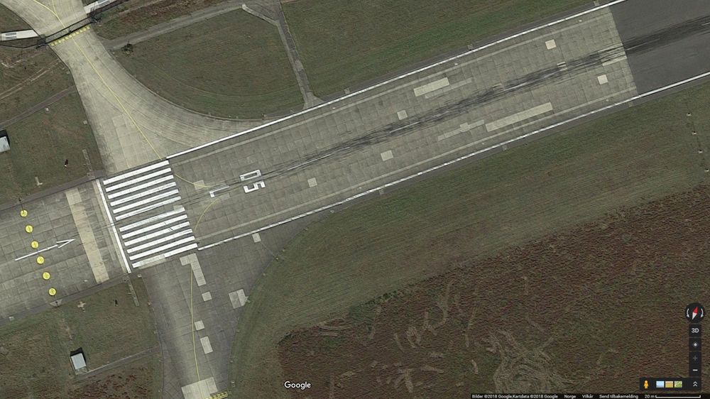 Oppløsningen på satellittbildene fra Kleine-Brogel flystasjon i Belgia er tilsynelatende like god som på bildene fra sivile områder i nærheten.