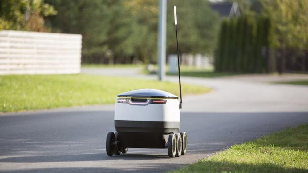 Starship Robots kjører blant annet pizzaer ut til sultne nederlendere med denne lille roboten.