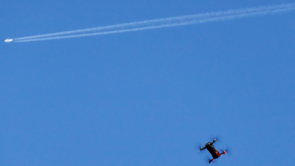 Politiet etterforsker droneflyging ved flyplassen på Røros.