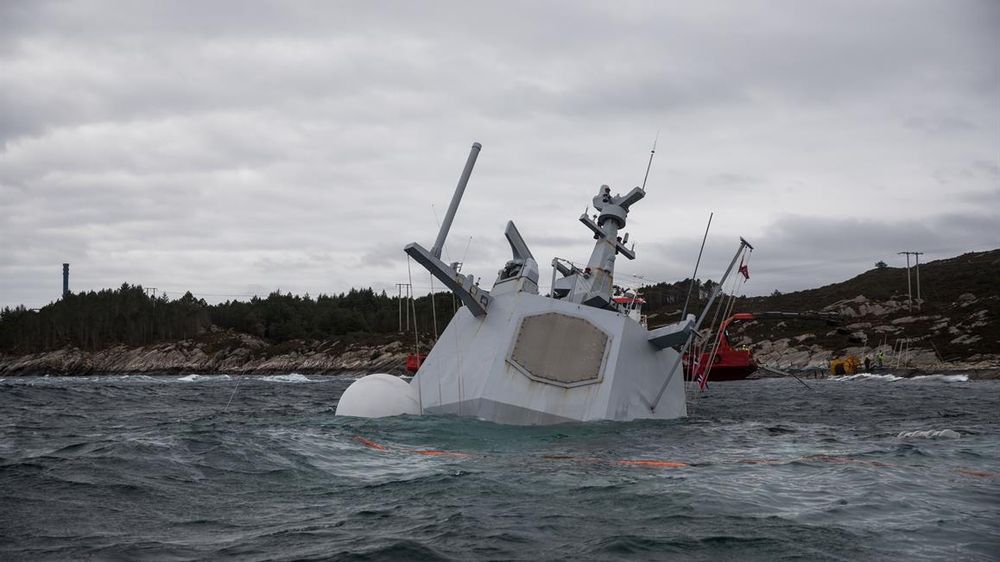 KNM Helge Ingstad fotografert onsdag 14. november.