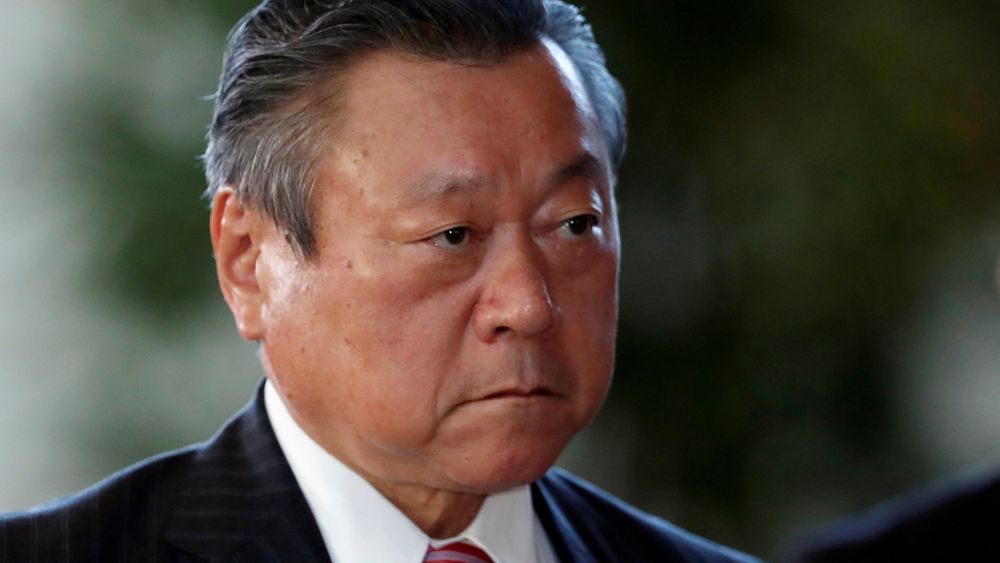 Den japanske OL- og cybersikkerhetsministeren Yoshitaka Sakurada får kritikk etter gårsdagens spørretime, der han erkjente å ha lite erfaring med moderne teknologi.