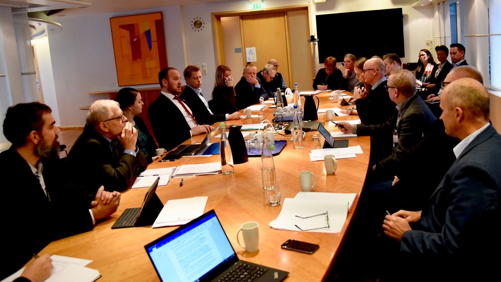 Bilde fra dagens møte mellom samferdselsministeren og Tekna og andre fagforeninger i Statens vegvesen. 