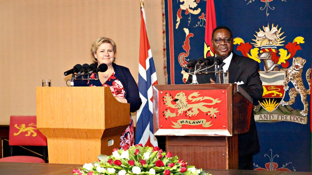 Statsminister Erna Solberg  og Malawis president Peter Mutharika, under Solbergs besøk i Malawi i 2014