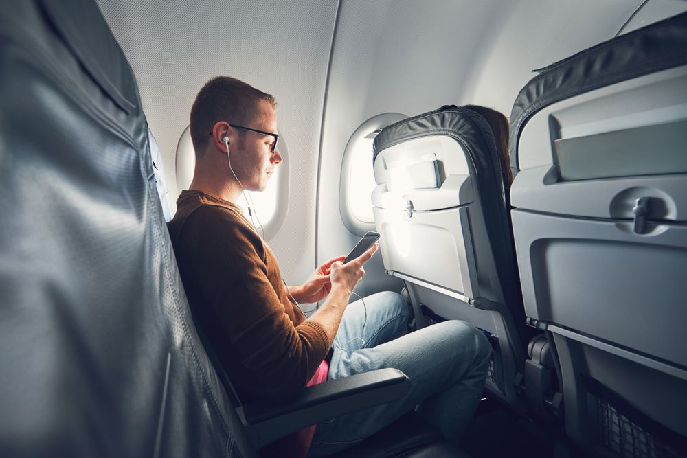 Med stadig raskere wifi ombord i fly og mer tilbud fra underholdningsserverne ombord vil flere bruke egne enheter for å strømme innhold.