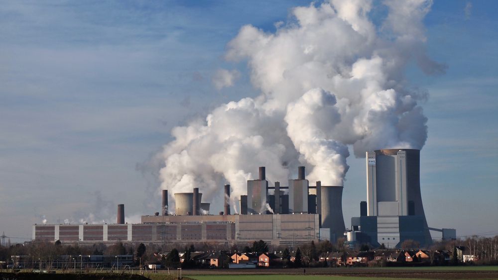 Niederaussem kraftverk er et kullkraftverk i det vestre Tyskland. Utslippet av CO2 er blant de største i hele Europa fra ett enkeltpunkt.