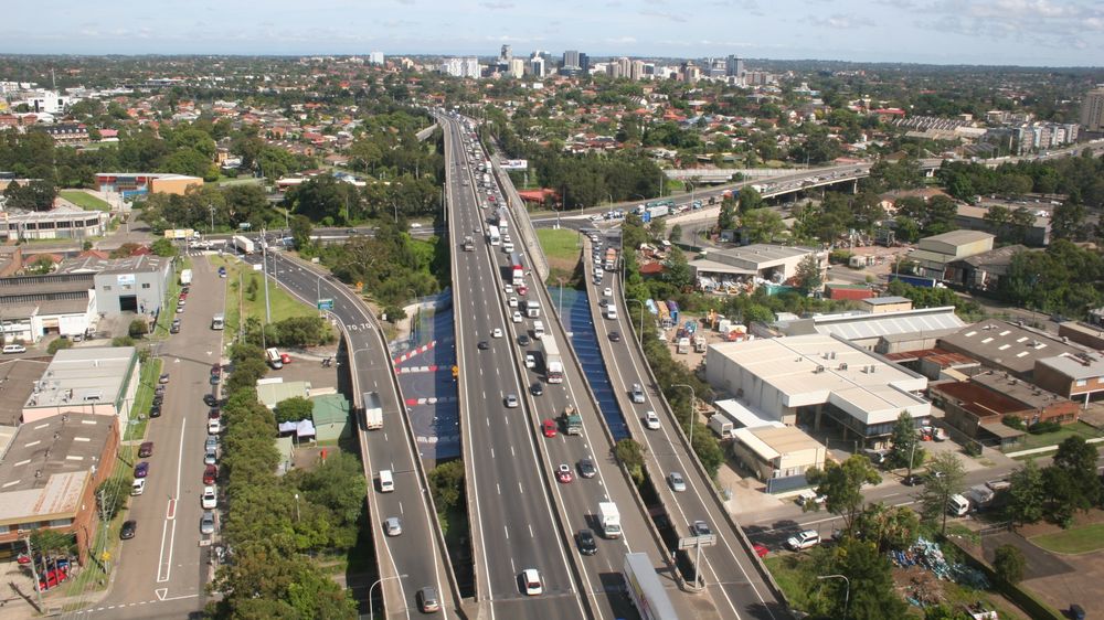 Dette bildet viser motorveien M4 ved Parramatta. Denne strekningen har blitt utvidet med flere felt i forbindelse med prosjektet.