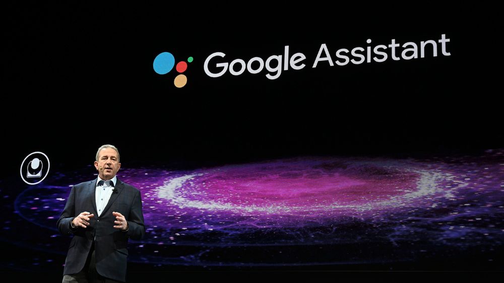 Enda flere enheter kommer til å få støtte for Google Assistant fremover. Her fra LGs pressekonferanse hvor de forteller om nye TV-produkter som har støtte for Google Assistant og Amazon Alexa. 