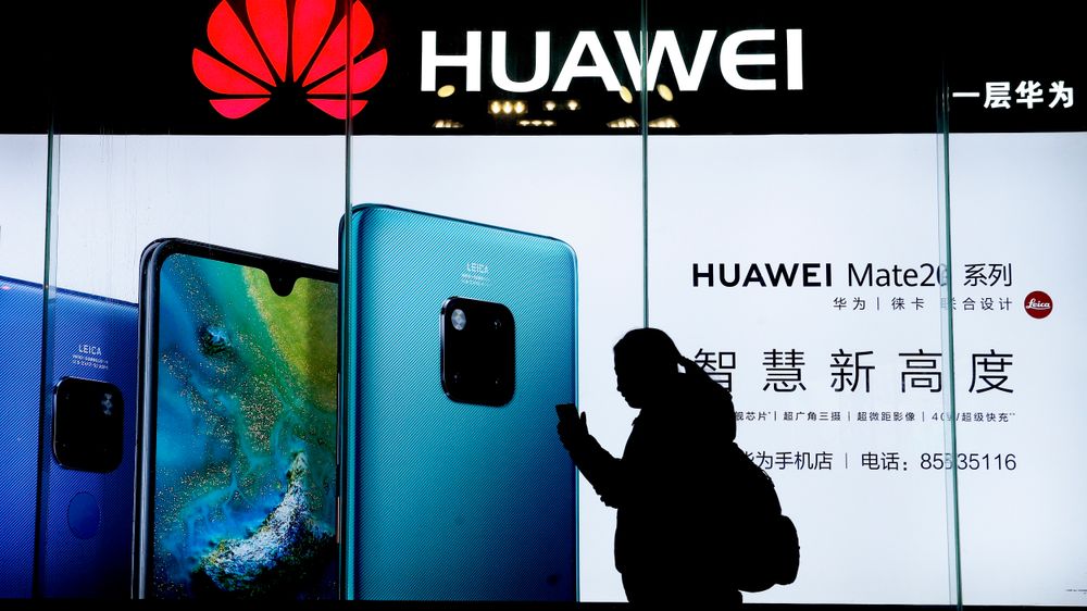 Kinesiske Huawei er den tredje største produsenten av smarttelefoner. På verdensbasis ble det solgt 1,4 milliarder smarttelefoner i fjor, 4,1 prosent færre enn året før.