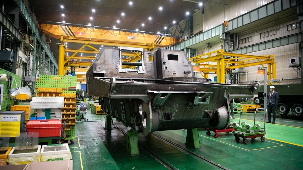 Den første norske K9-artillerivogna på Hanwha-fabrikken. Den skal være ferdigbygget i løpet av mars.