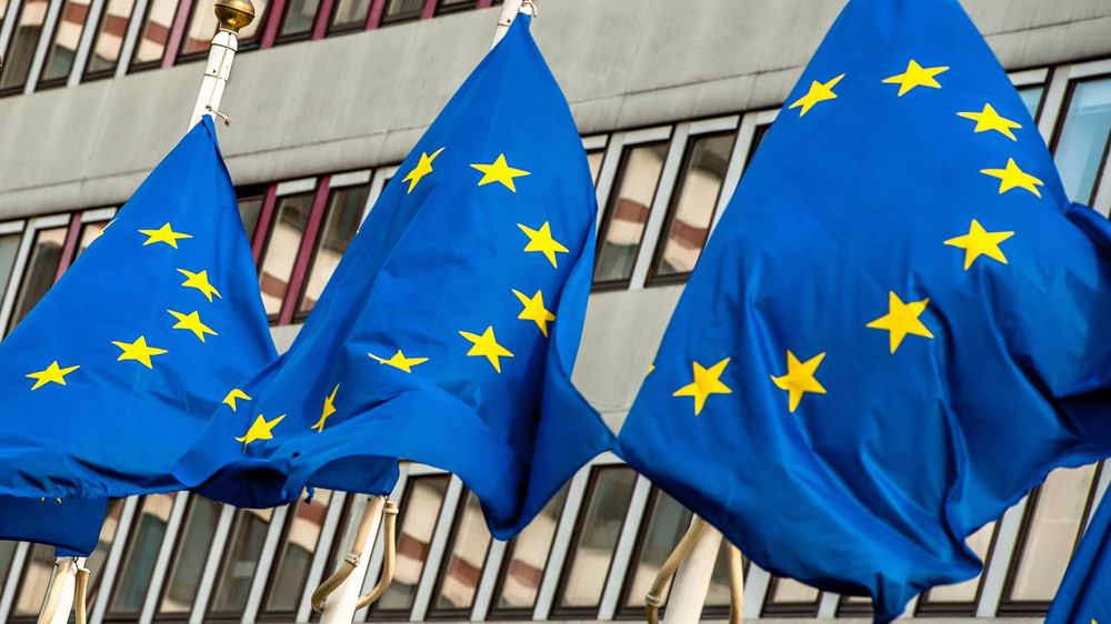 Mye tyder på at EU vil vedta den foreslåtte opphavsrettsreformen. For motstanderne er det fortsatt fortsatt litt håp igjen. Bildet viser EU-flagg i Lille, Frankrike, i 2014.