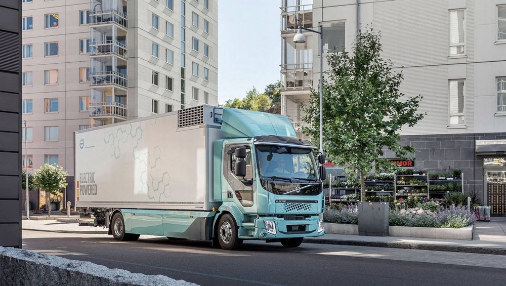 Hydro og Volvo Group lanserer partnerskap for å drive frem utviklingen av nullutslippstransport. Bildet viser en elektrisk lastebil fra Volvo. 