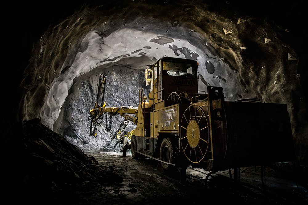 Fra tunneldrivingen i 2017, da tre kilometer av tunnelen ble sprengt ut. Massene gikk til E39 Bjørset-Skei.