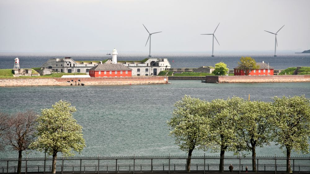 Illustrasjonsbilde som viser en havvindpark i Øresund-kanalen, København i 2008.