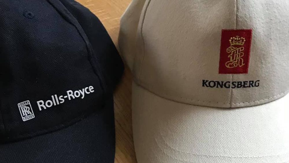 Mandag 1. april bytter 3.600 mennesker rundt om i verden hatter og capser - fra Rolls-Royce til Kongsberg. 