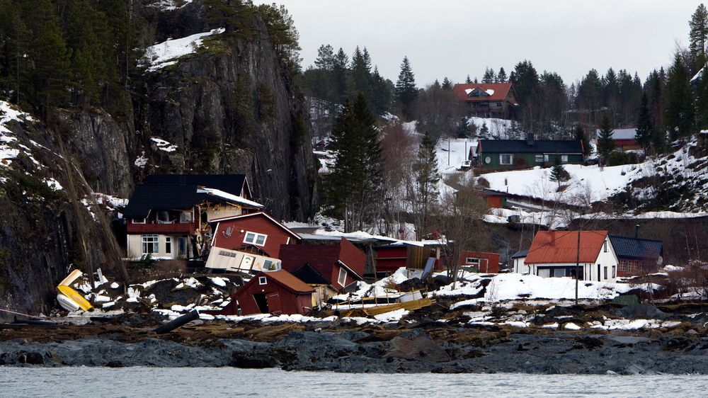 NVE vil kartlegge kvikkleire på Vestlandet. Bildet viserde ødelagte husene etter et kvikkleireskred i Namsos i 2009. 