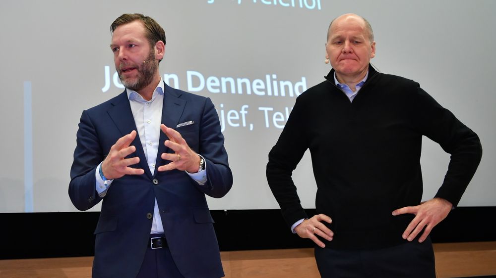 I november møttes konsernsjef Johan Dennelind i Telia (til venstre) og konsernsjef Sigve Brekke i Telenor på Inside Telecom-konferansen i Oslo. Telia-sjefen ble introdusert som leder for Nordens største teleselskap.