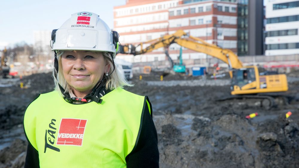 Kommunalminister Monica Mæland (H) er glad for at det nå kommer inn krav om kvinnegarderober på Statsbyggs byggeplasser. Bildet er tatt ved en tidligere anledning.