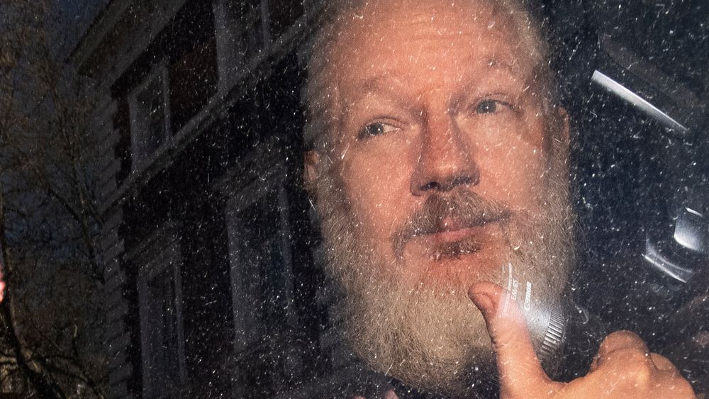 Assange har bodd på Ecuadors ambassade i London i hele sju år, etter at han dro dit og søkte om politisk asyl i 2012.
