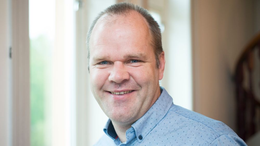 Bård Baardsen, rådgiver i Norsk Varmepumpeforening, er glad for at flere partier på Stortinget nå vil ha en langsiktig strategi for rehabilitering av bygninger til passivhusnivå.