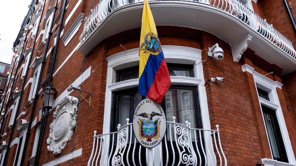 Ecuador skal ha opplevd et ras av kyberangrep etter at de tillot britisk politi å pågripe Julian Assange i Ecuadors ambassade i London.