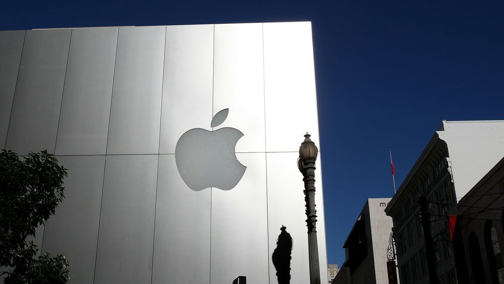 En tenåring har saksøkt Apple for en milliard dollar etter å angivelig ha blitt forvekslet med en butikktyv og deretter arrestert. Bildet er fra en Apple Store i San Francisco.