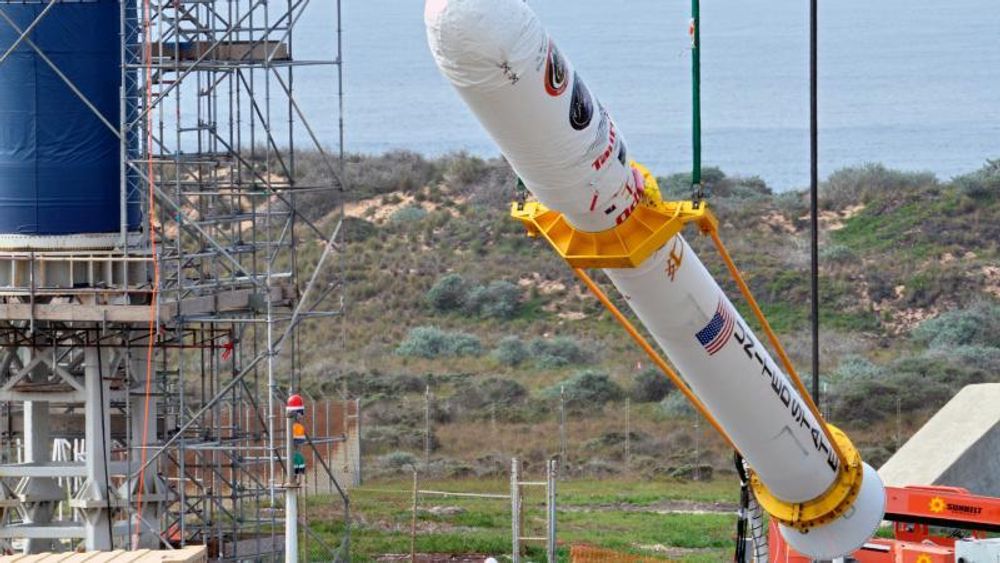 Her monteres Glory til Taurus XL-raketten på Vandenberg Air Force Base i California. Utplasseringen av satellitten feilet på grunn av feil på aluminiumsprofilene i nesekappen.