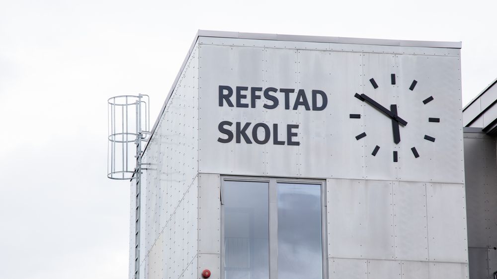 Refstad skole i Oslo må rives etter bare 14 år. Da de rev tak og vegger innvendig, ble det funnet alvorlige setningsskader, bekrefter Undervisningsbygg.
