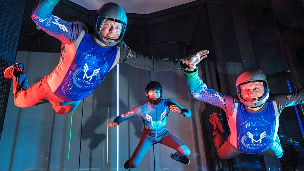 Vindtunnelen er 4,2 meter i diameter. Styrken på luftstrømmen og ferdighetsnivå avgjør hvor høyt du kan fly.