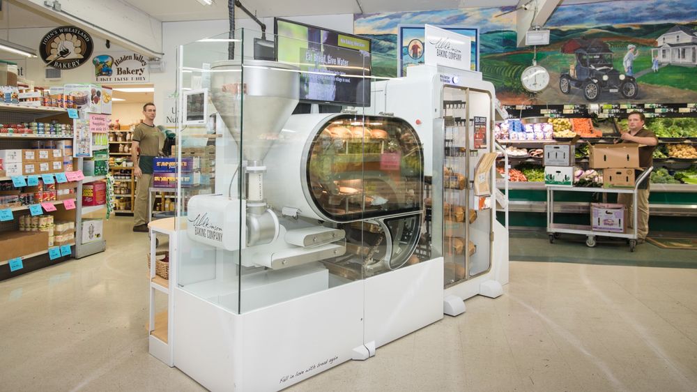 BreadBot-maskinen har allerede blitt betatestet i tre forretninger i USA. I løpet av sommeren skal tre av de største matvarekjedene i USA prøve den.