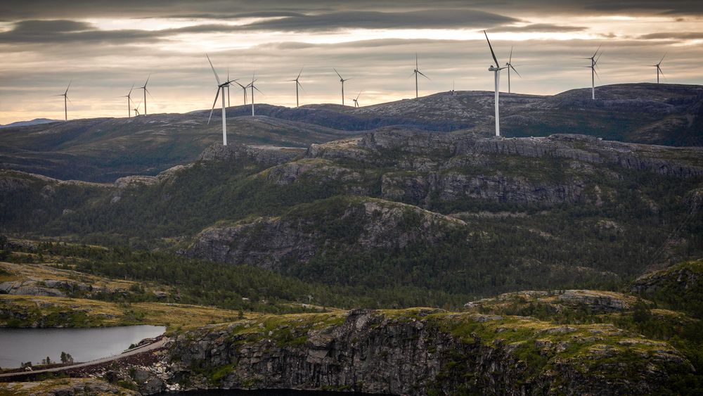 Fosen vindpark blir Norges desidert største. Seks av disse turbinene er nok til å dekke kraftbehovet til de 4.300 innbyggerne i sammenslåtte Åfjord kommune. 